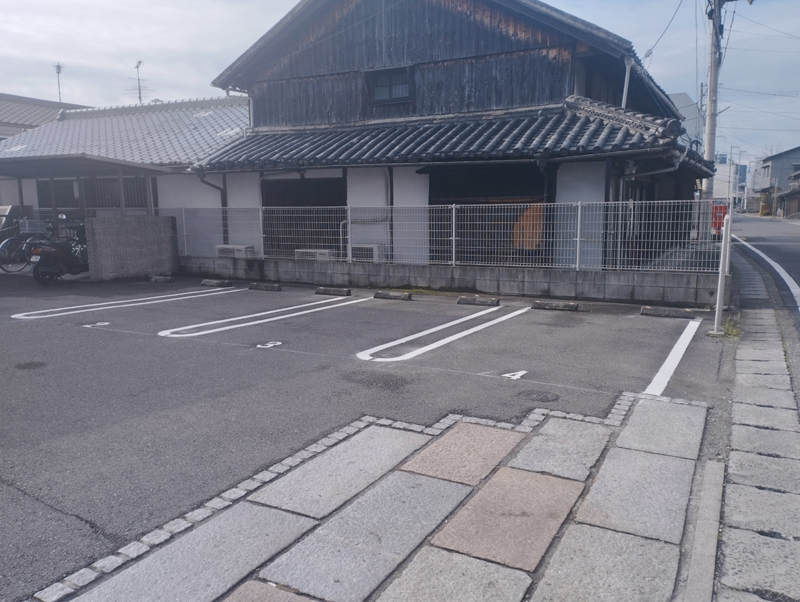 賃貸アパート駐車場の白線、ライン引き直し、駐車番号の設置工事